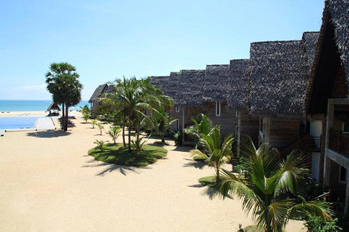 Beach area at the Maalu Maalu Resort