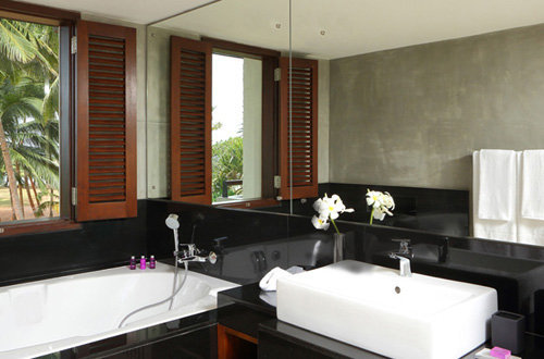 Bathroom in the Suite room at the Avani Kalutara