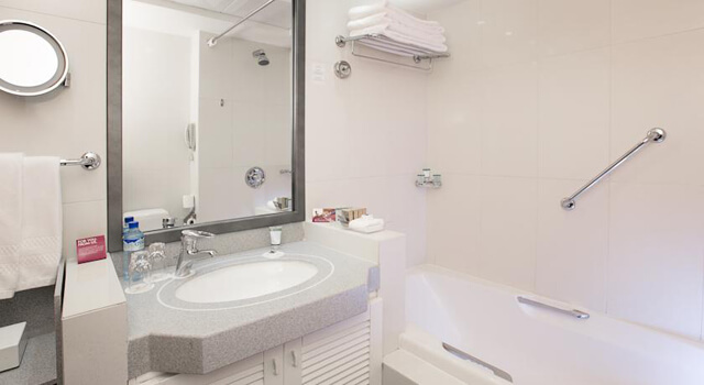 Bathroom at the Crowne Plaza Dubai