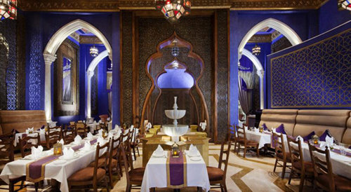 Reataurant and bar area at the Jumeirah Zabeel Saray